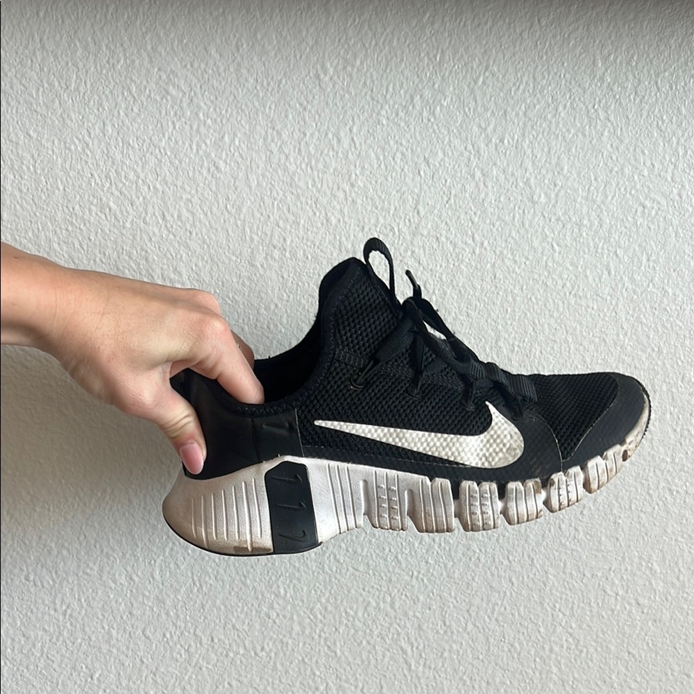 Nike Metcon 4 Black and White Sneakers